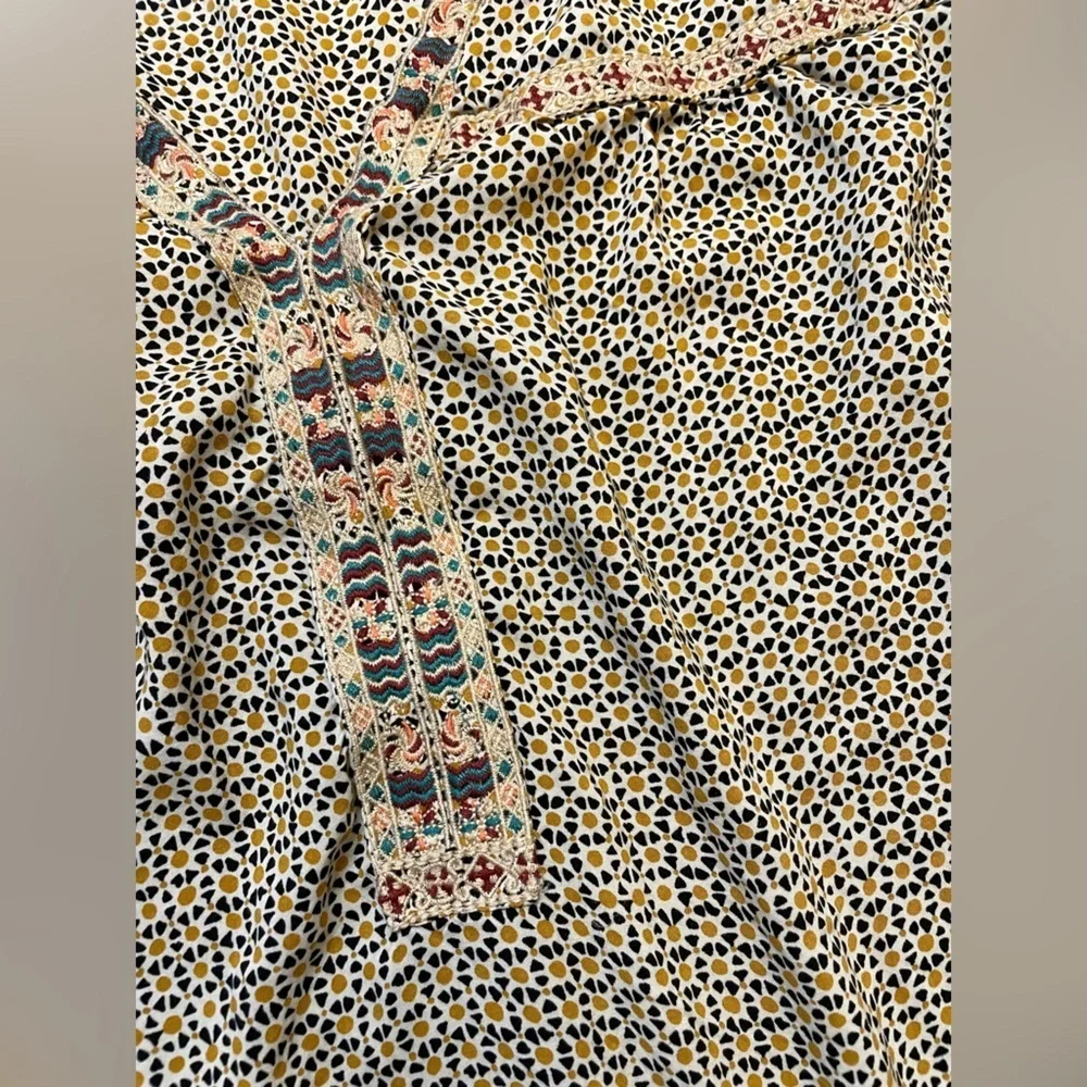 B skies are blue size 2X abstract blouse - Picture 4 of 11